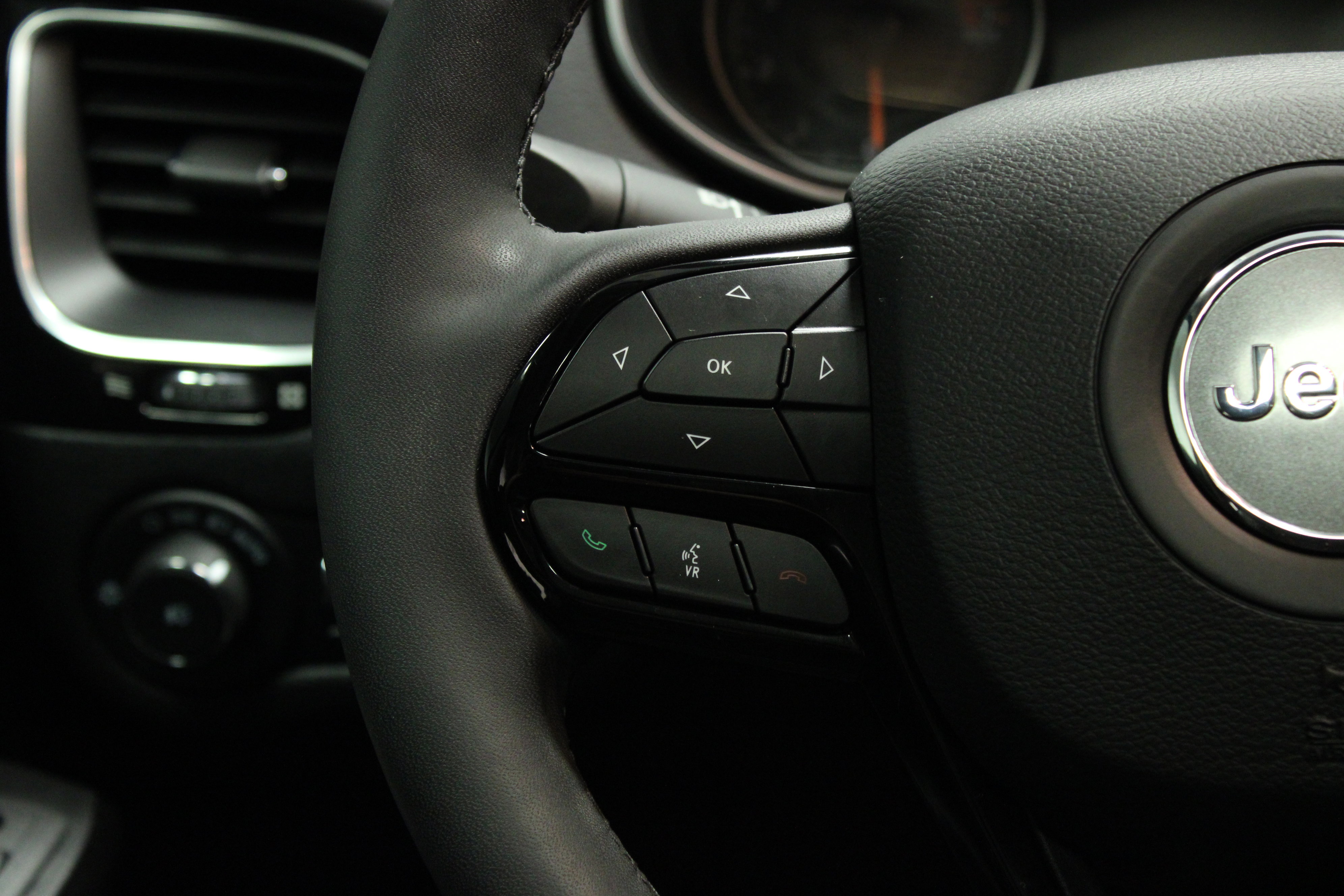 Used 2023 Jeep Cherokee Altitude Lux w/ Lux Elite Package image 23