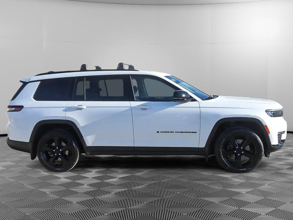 Used 2023 Jeep Grand Cherokee L Limited w/ Luxury Tech Group II image 8