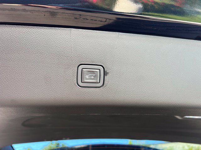 Used 2023 Chevrolet Traverse LT FWD image 15