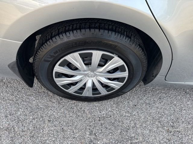 Used 2020 Toyota Camry LE image 16