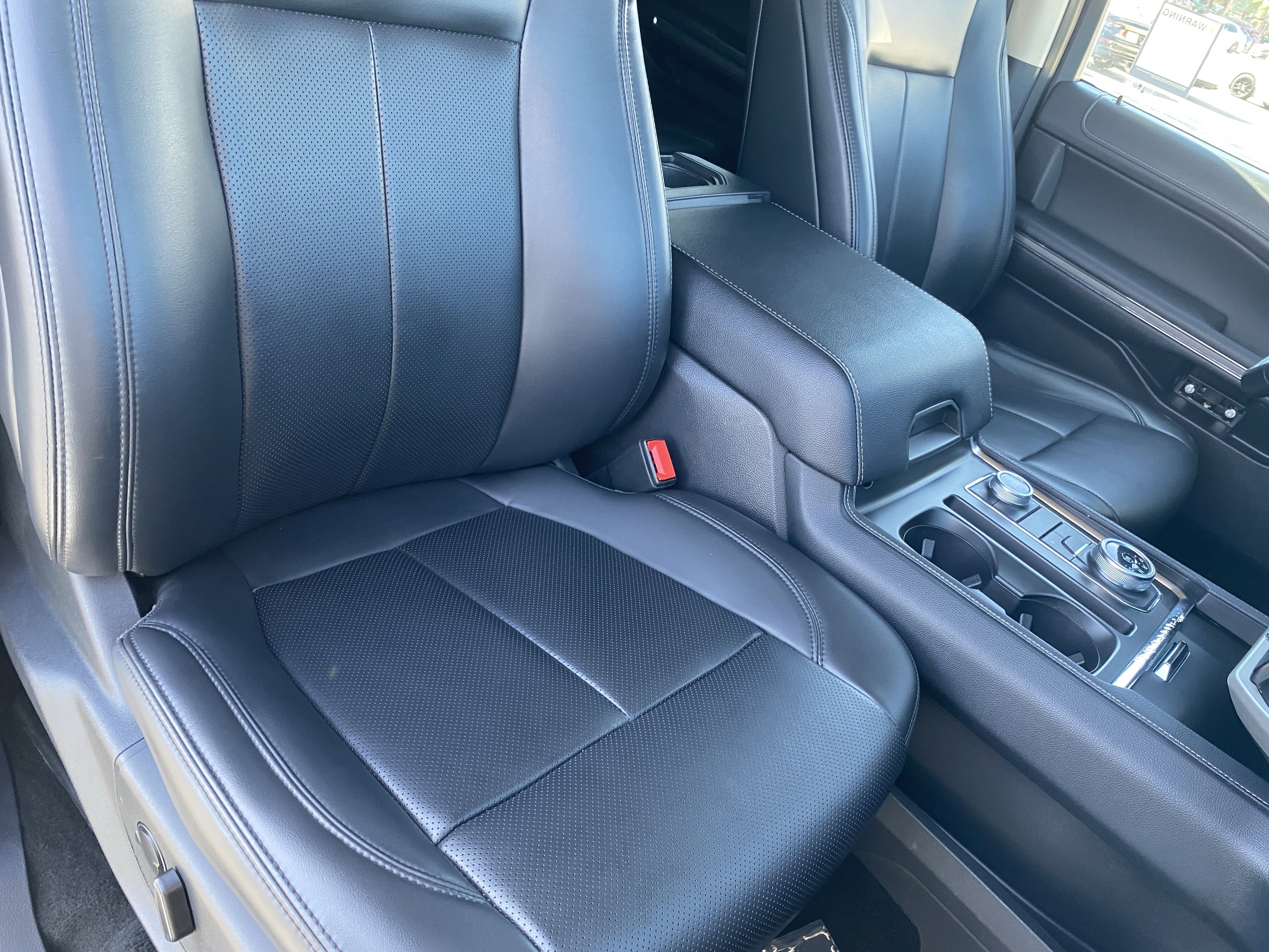 Used 2024 Ford Expedition XLT image 8