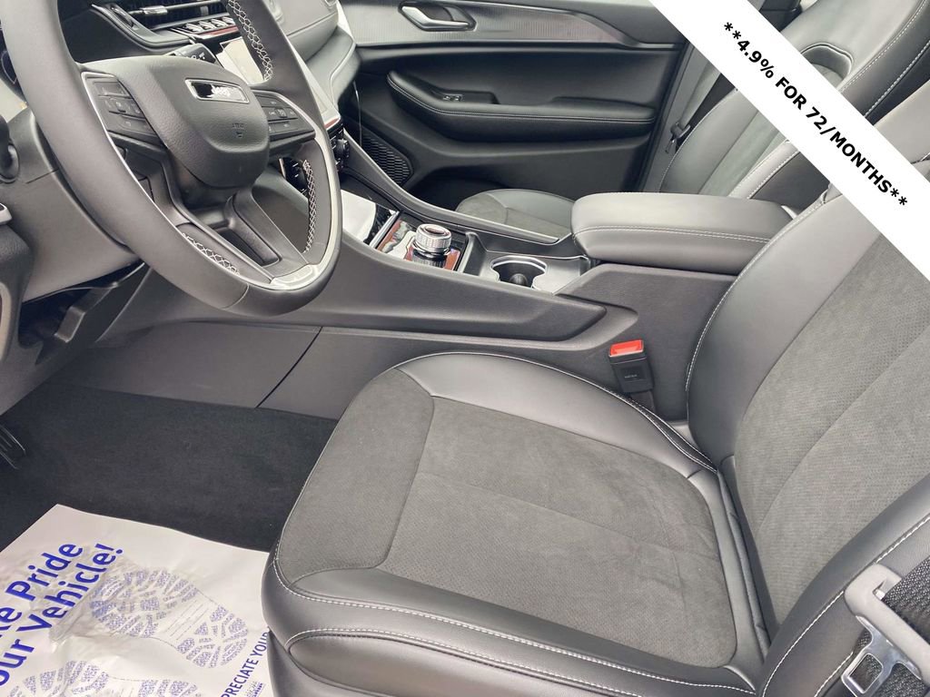 New 2025 Jeep Grand Cherokee Altitude image 13