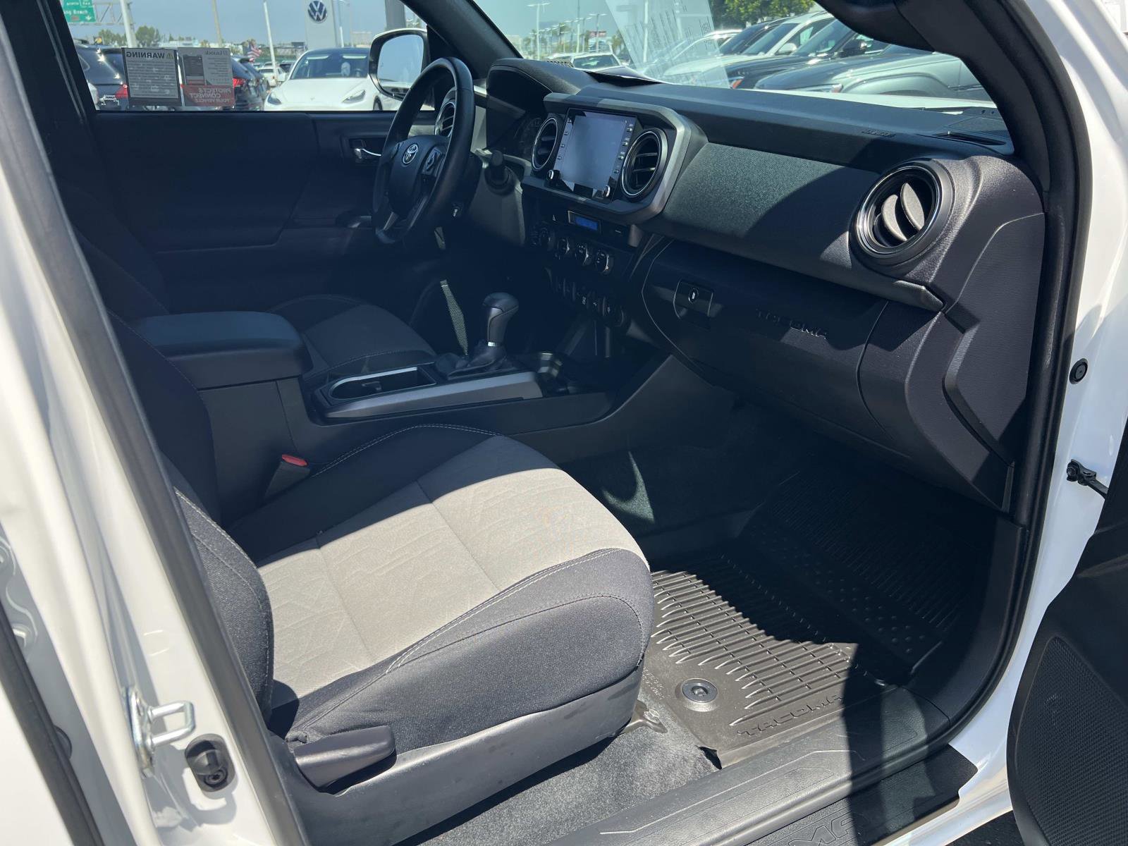 Used 2022 Toyota Tacoma TRD Off-Road w/ Technology Package AWD/4WD image 27