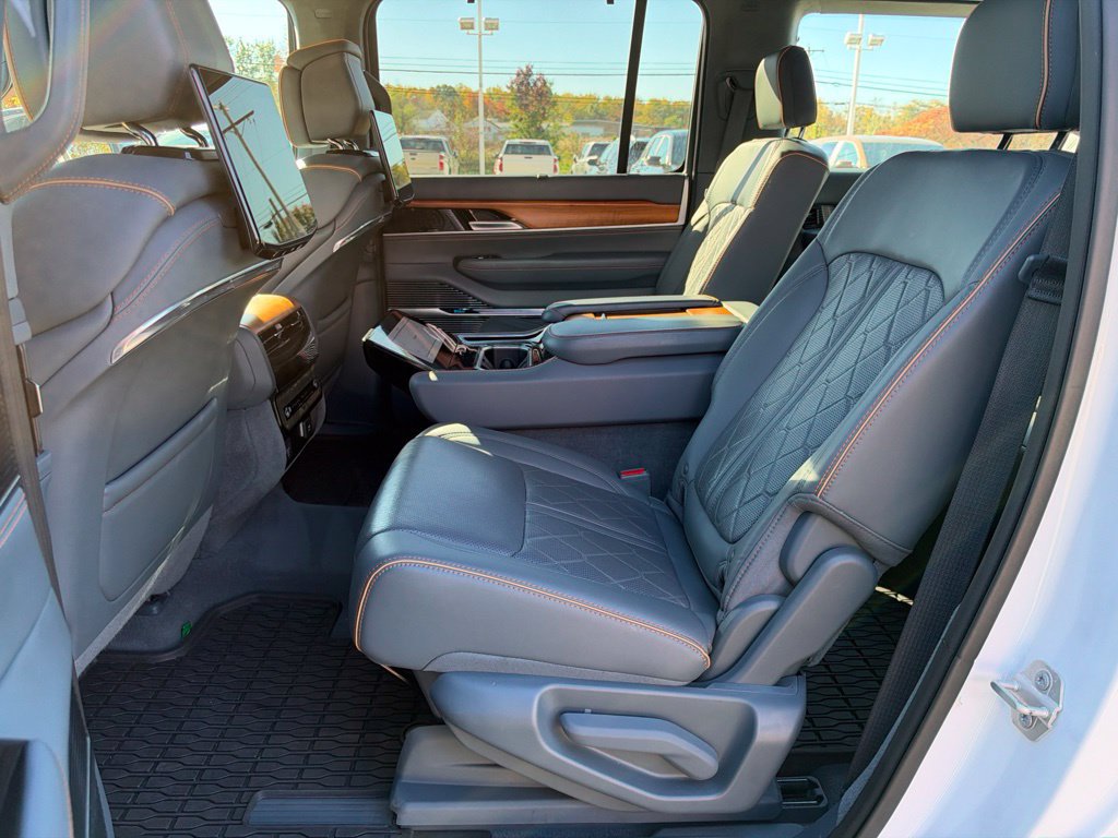 Used 2024 Jeep Grand Wagoneer Series III w/ Rear Seat Video Group 1 AWD/4WD image 43
