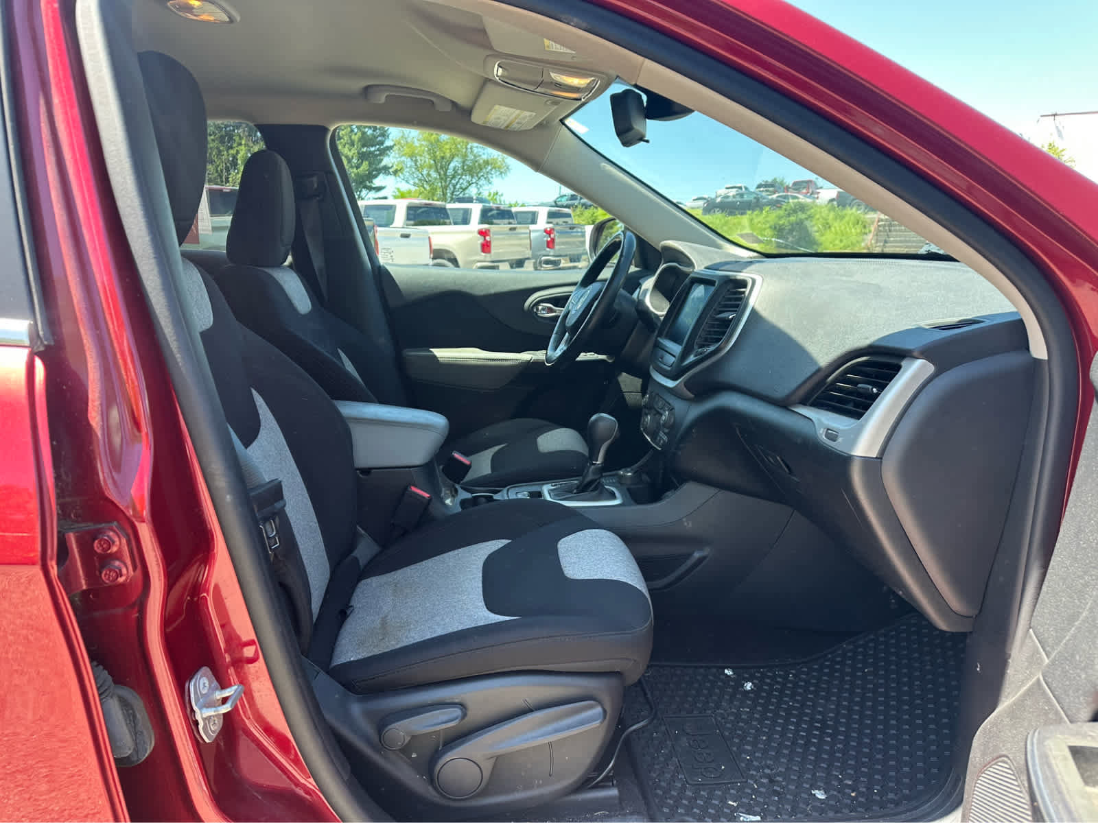 Used 2014 Jeep Cherokee Latitude w/ Cold Weather Group AWD/4WD image 19