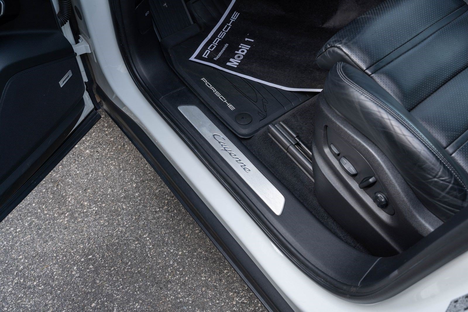 Certified 2023 Porsche Cayenne Platinum Edition AWD/4WD image 24