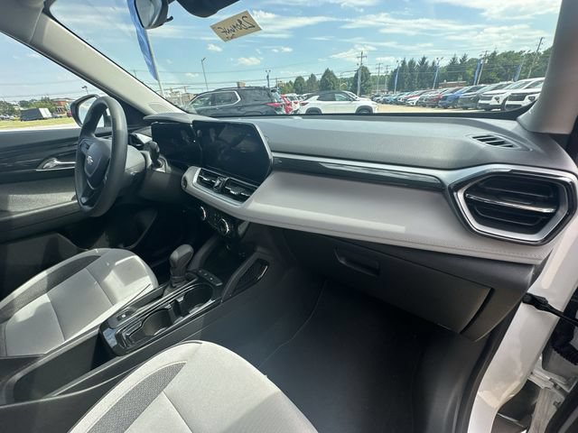 Used 2024 Chevrolet TrailBlazer LT FWD image 31