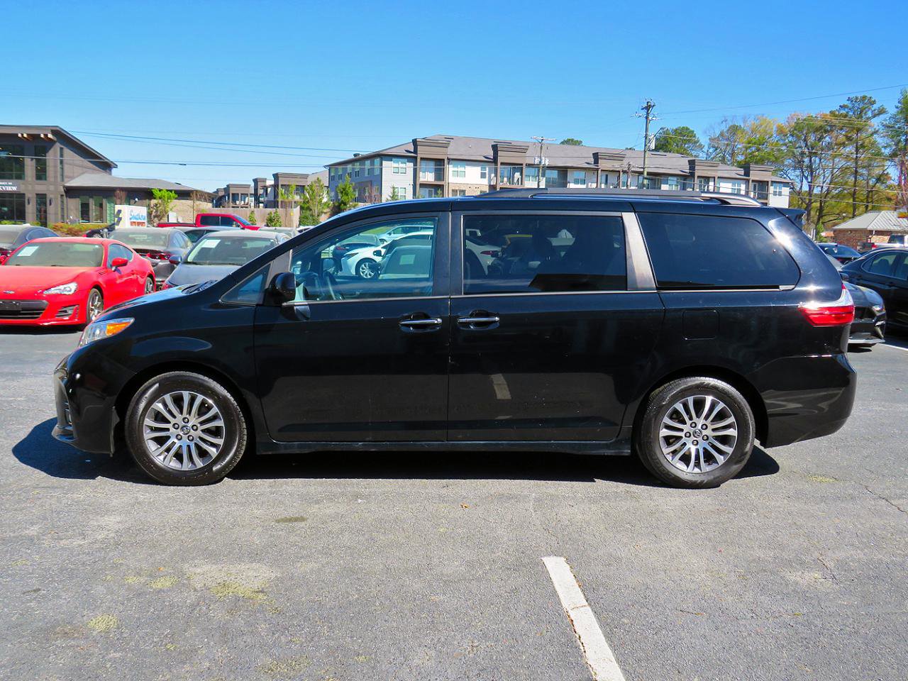 Used 2019 Toyota Sienna XLE FWD image 10