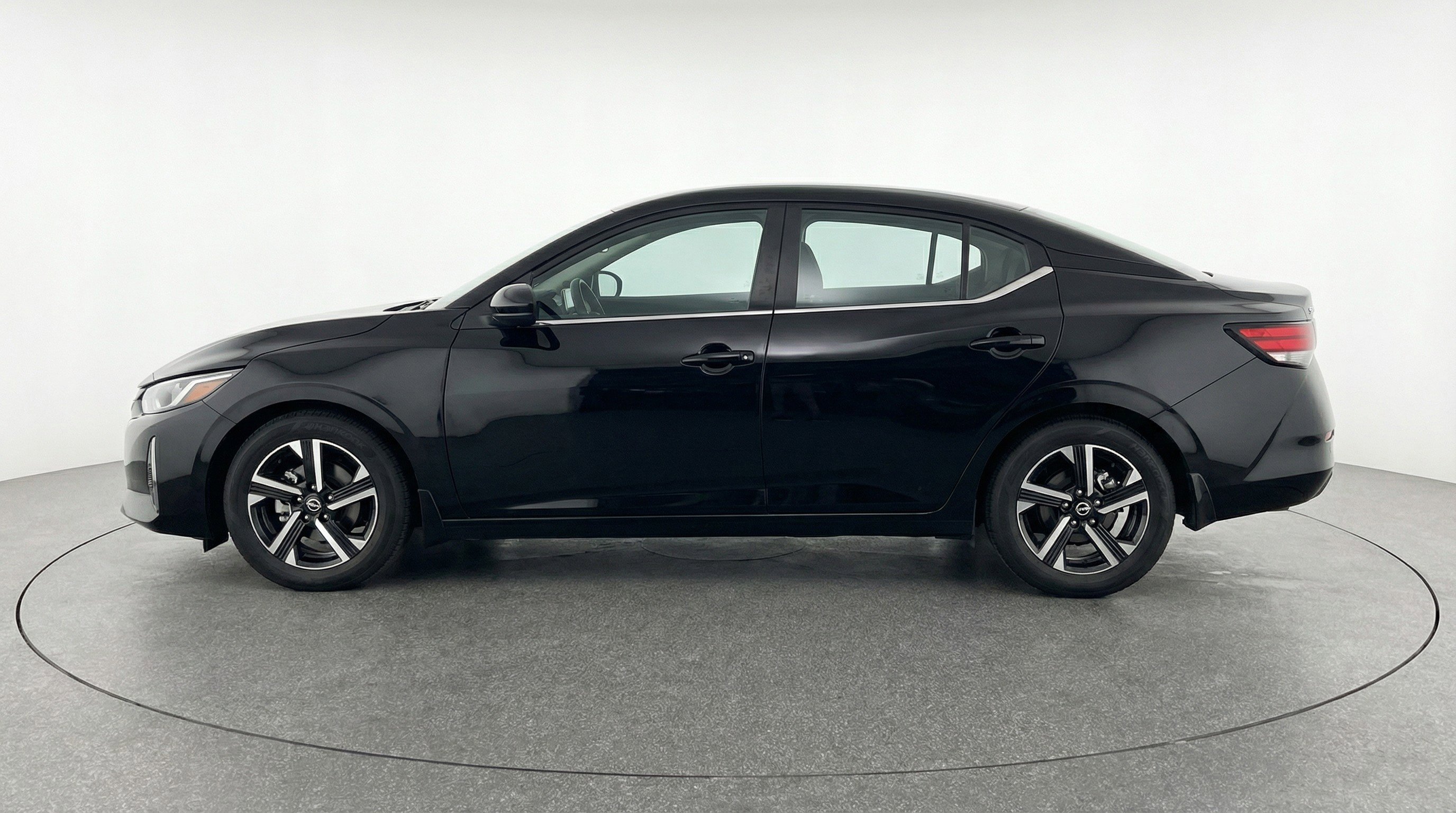 Used 2025 Nissan Sentra SV FWD image 5