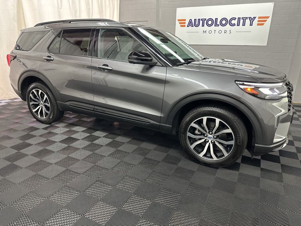 Used 2025 Ford Explorer ST-Line AWD/4WD image 3