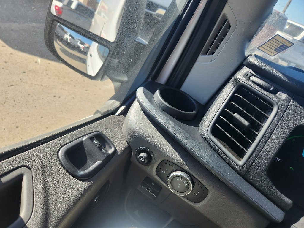 Used 2023 Ford E-Transit Medium Roof image 26