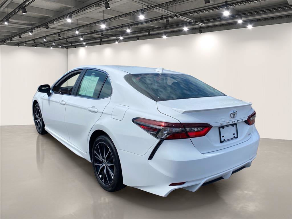 Used 2023 Toyota Camry SE FWD image 5