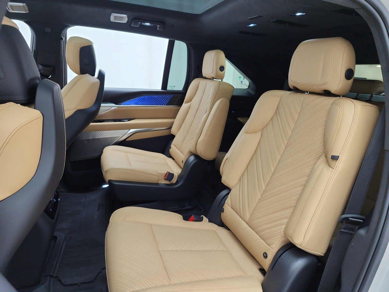 Used 2026 Cadillac Escalade IQ Sport 2 w/ LPO, Floor Liner Package AWD/4WD image 16
