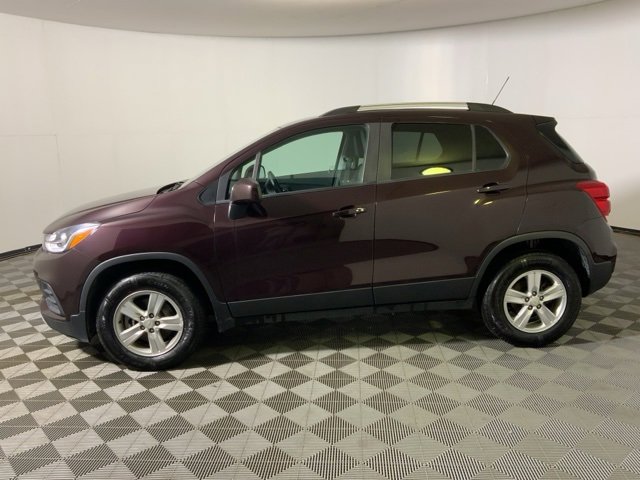 Used 2022 Chevrolet Trax LT w/ LT Convenience Package image 5