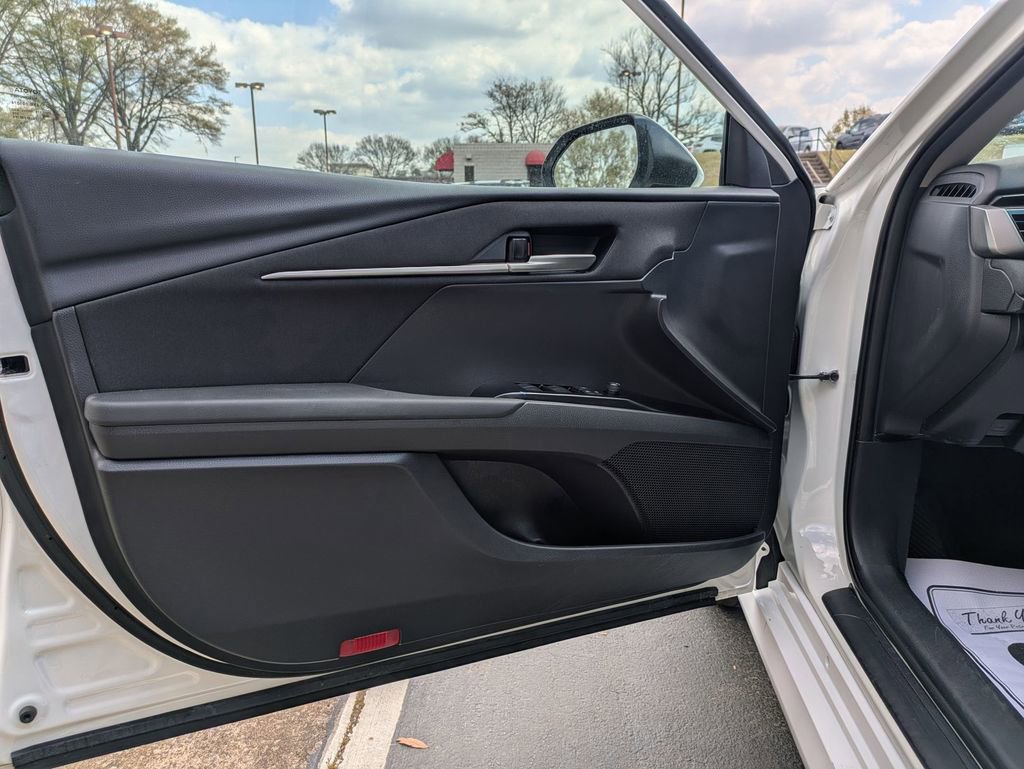 Used 2025 Toyota Camry LE image 11