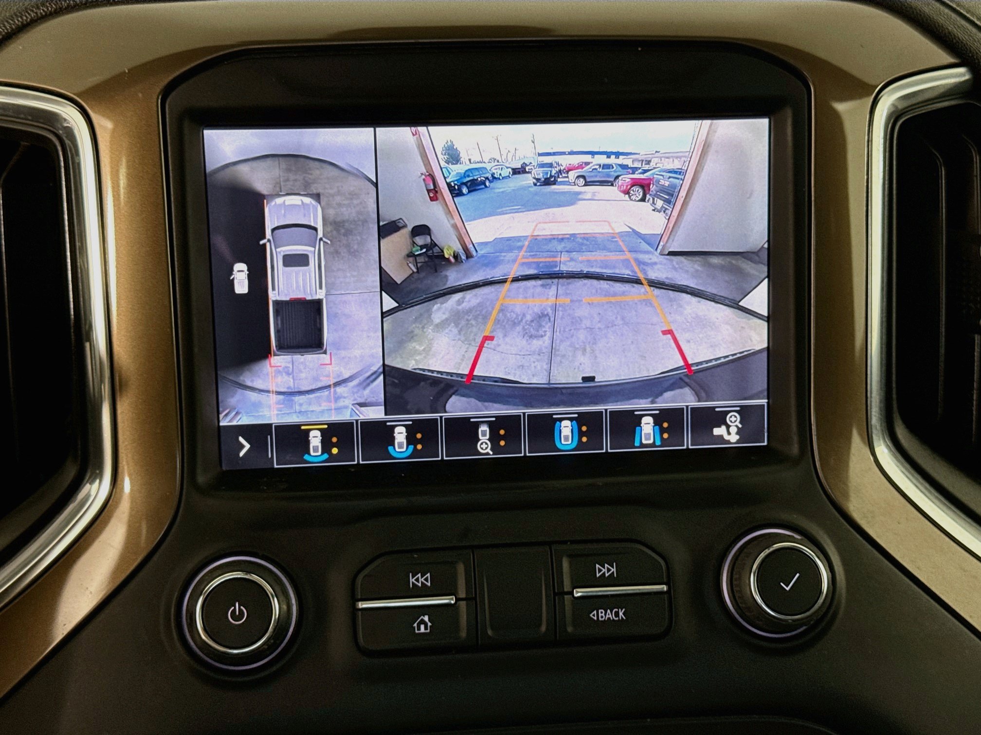 Used 2019 Chevrolet Silverado 1500 High Country w/ Technology Package RWD image 16