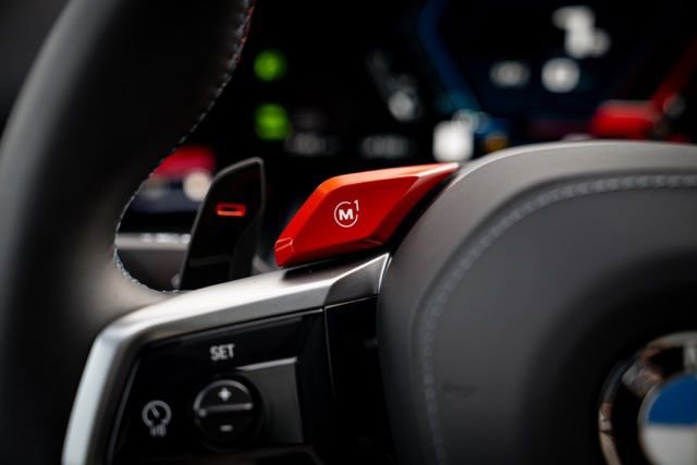 Used 2025 BMW M5 w/ Executive Package image 40
