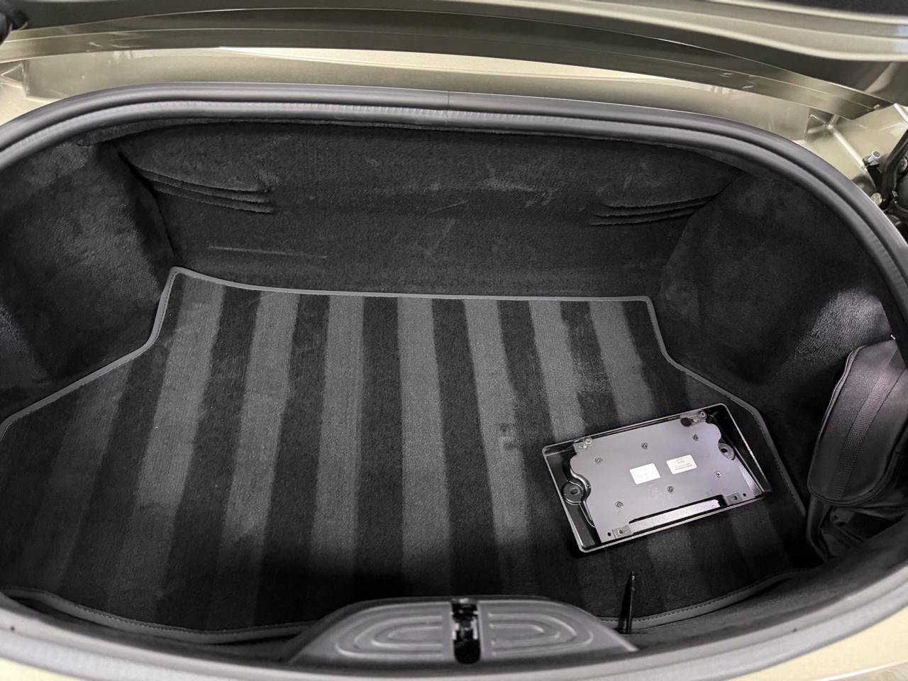 Used 2023 Aston Martin V8 Vantage Roadster image 40