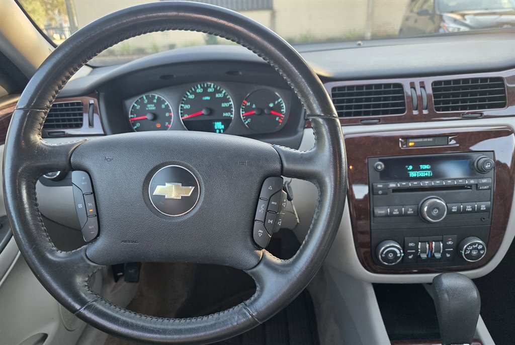 Used 2010 Chevrolet Impala LT w/ Luxury Edition Package image 20