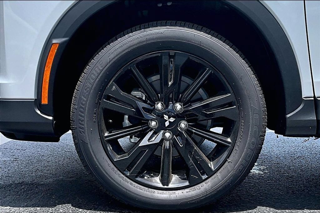 New 2026 Mitsubishi Eclipse Cross LE AWD/4WD image 12