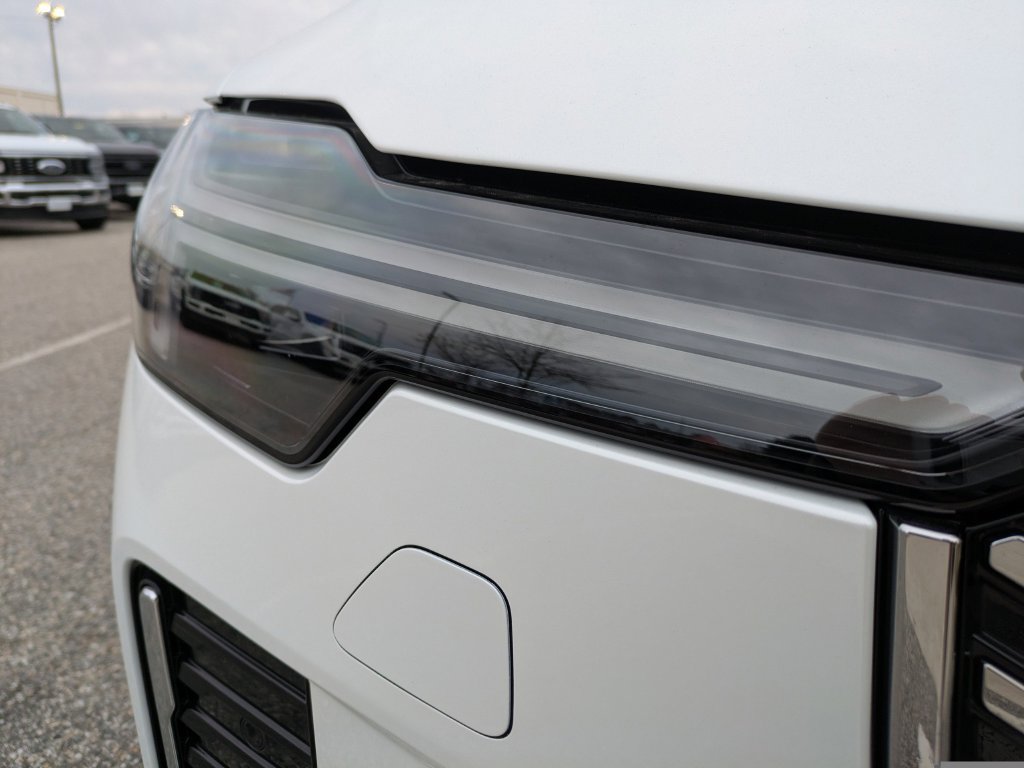 New 2026 Volvo XC90 B6 Plus w/ Protection Package Premier AWD/4WD image 10