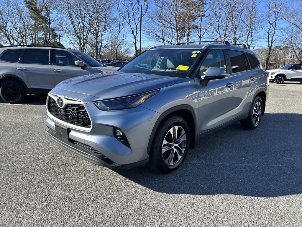 Used 2023 Toyota Highlander XLE image 7