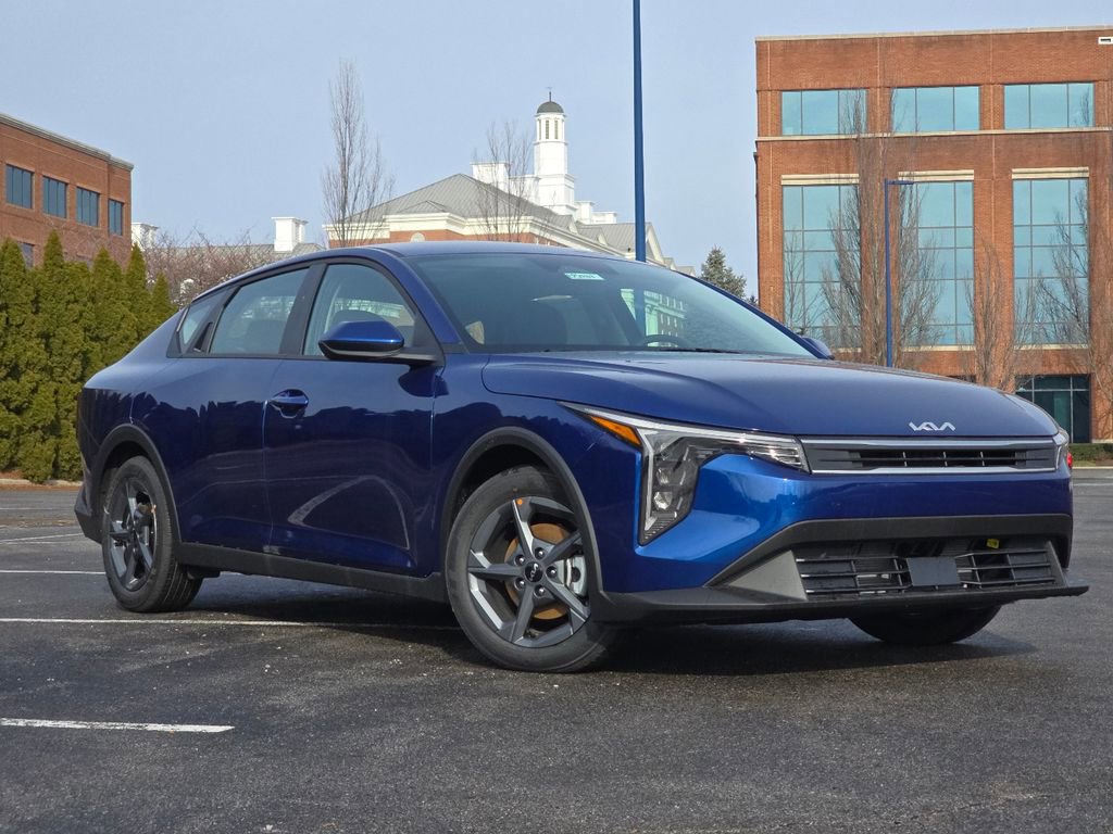 New 2025 Kia K4 LXS image 1