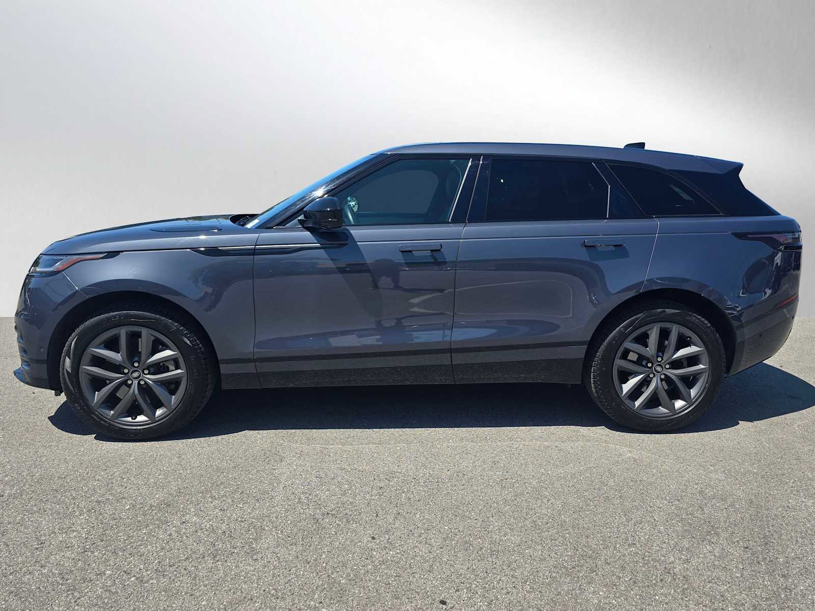Used 2026 Land Rover Range Rover Velar Dynamic SE AWD/4WD image 2