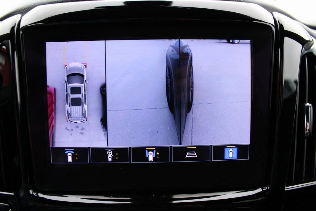 Used 2023 Chevrolet Traverse RS image 41