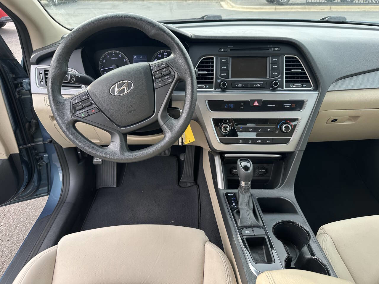 Used 2015 Hyundai Sonata SE w/ Option Group 09 FWD image 14