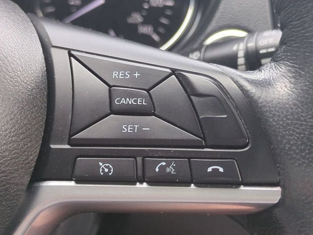 Used 2017 Nissan Rogue SV w/ SV Premium Package AWD/4WD image 26