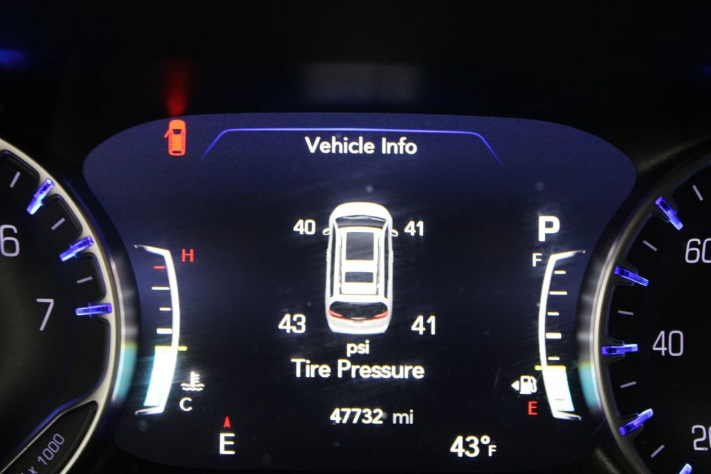 Used 2025 Chrysler Pacifica Select image 34