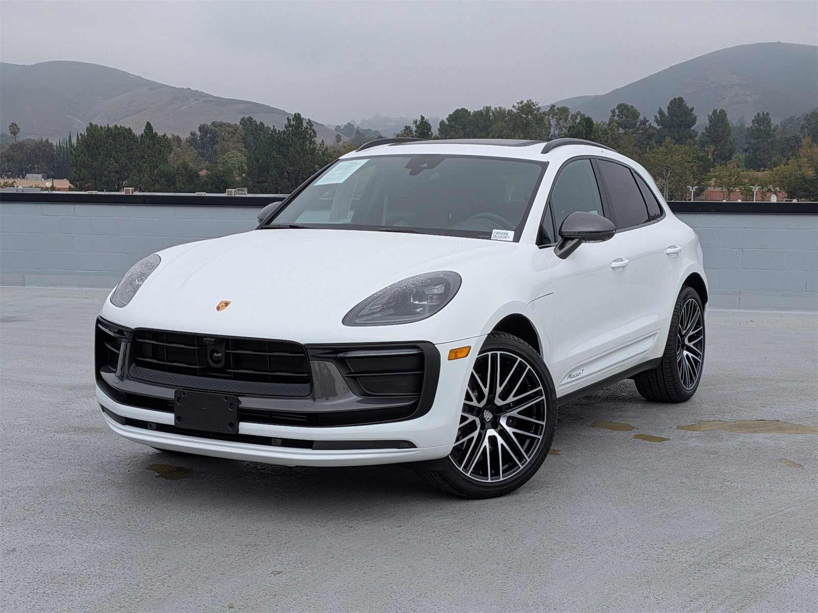 Certified 2025 Porsche Macan Turbo image 1