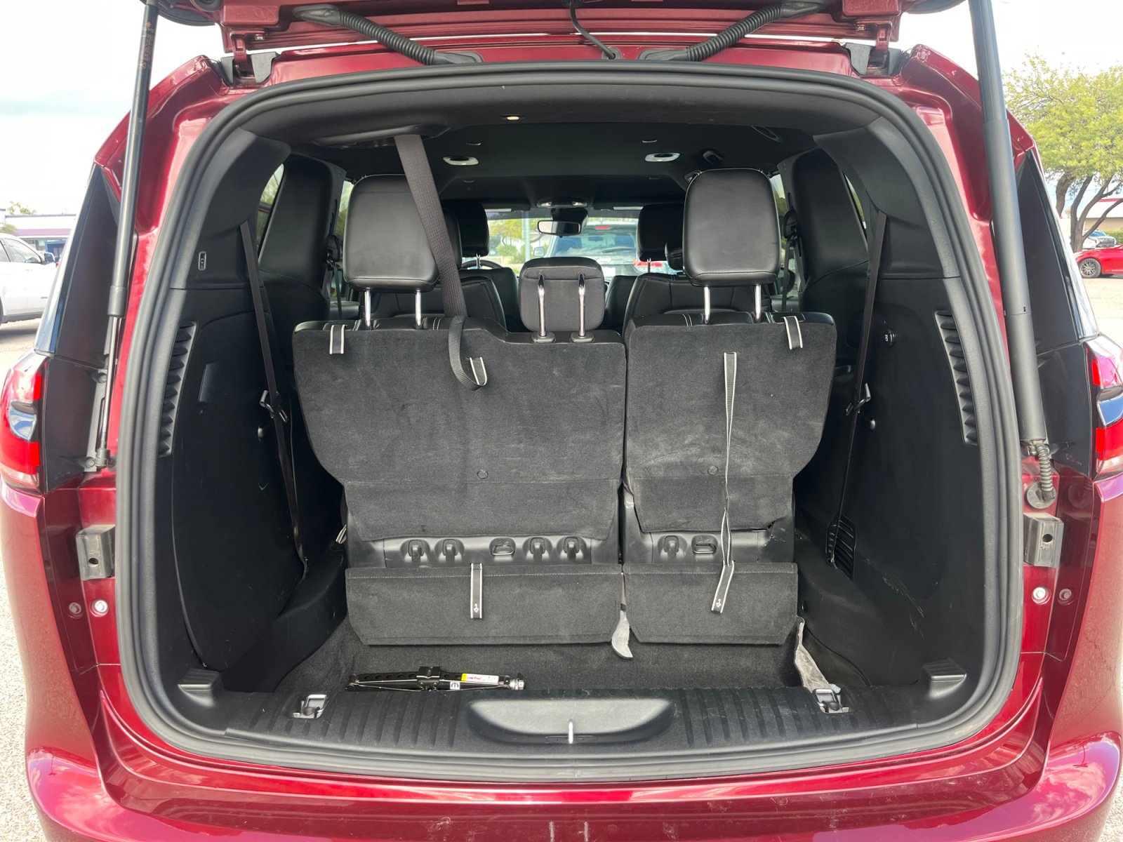 Used 2023 Chrysler Pacifica Touring-L w/ S Appearance Package image 34