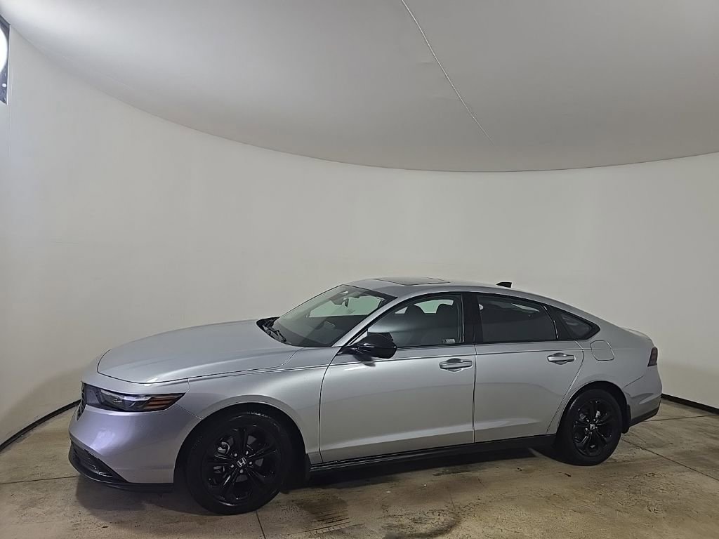 Used 2025 Honda Accord SE image 2