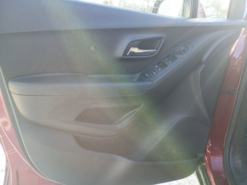 Used 2019 Chevrolet Trax LT w/ Driver Confidence Package image 11