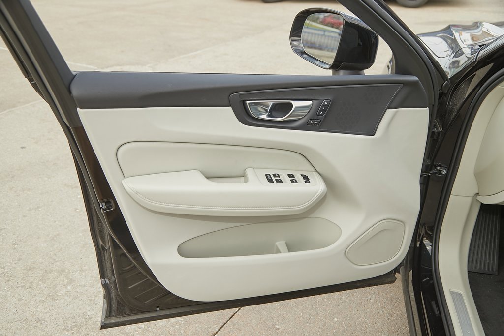 New 2025 Volvo XC60 T8 Plus w/ Protection Package Premier image 9