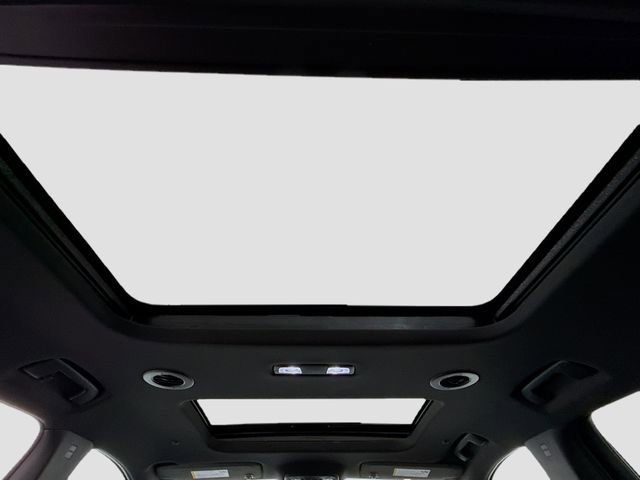 Used 2023 Chevrolet Traverse Premier image 22