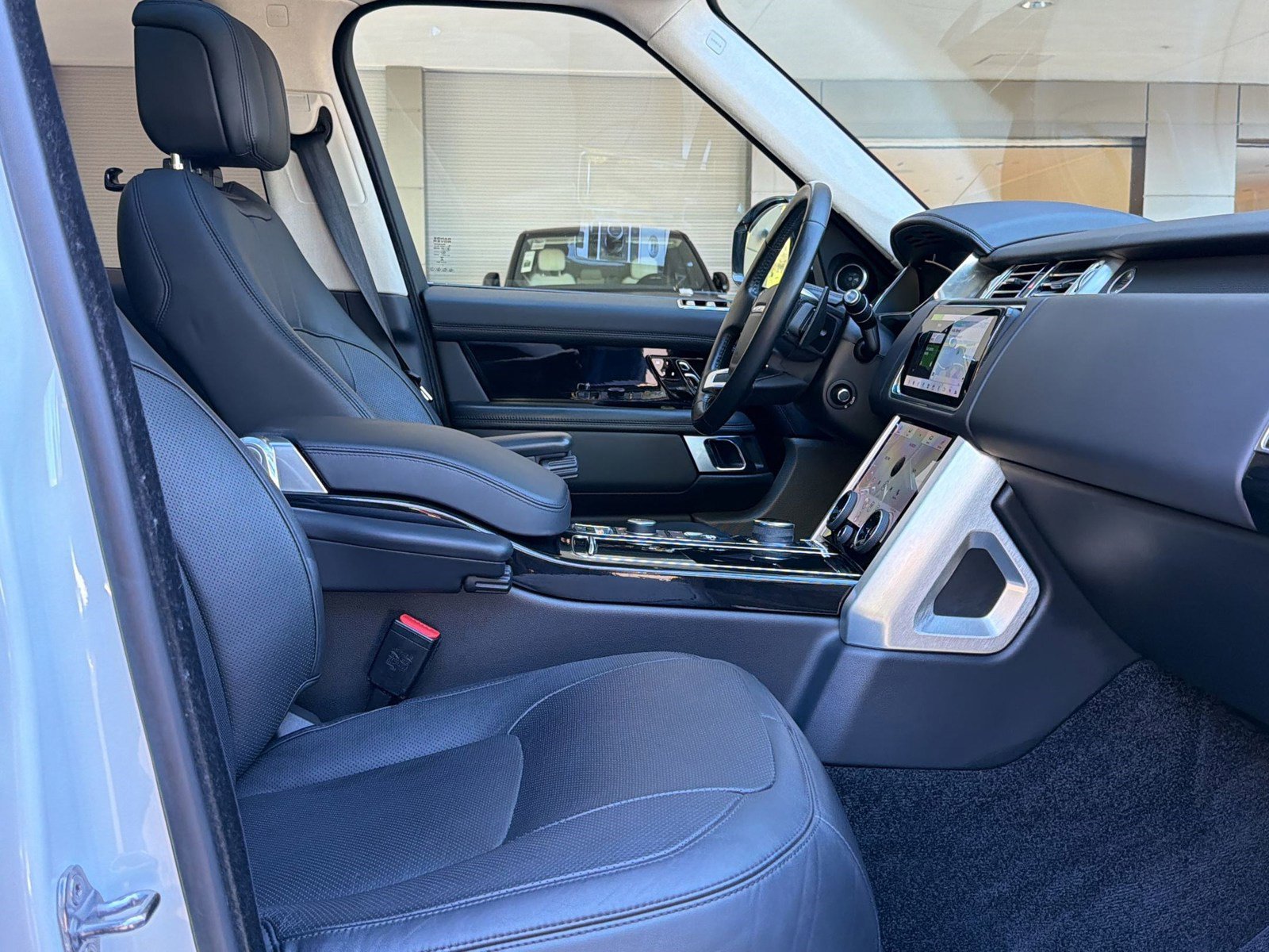 Used 2018 Land Rover Range Rover HSE image 31