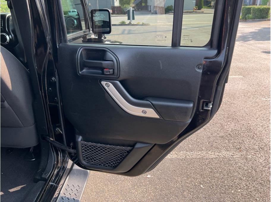 Used 2017 Jeep Wrangler Unlimited Sahara image 18