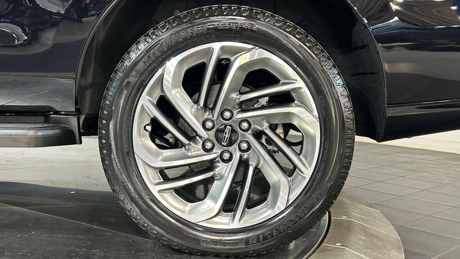 New 2026 Lincoln Navigator Premiere AWD/4WD image 26