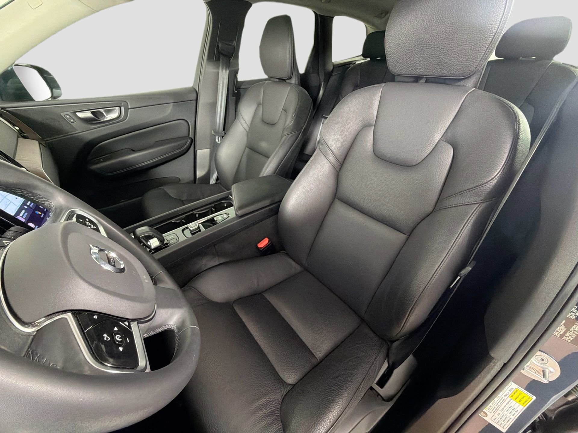 Certified 2023 Volvo XC60 B5 Plus AWD/4WD image 21