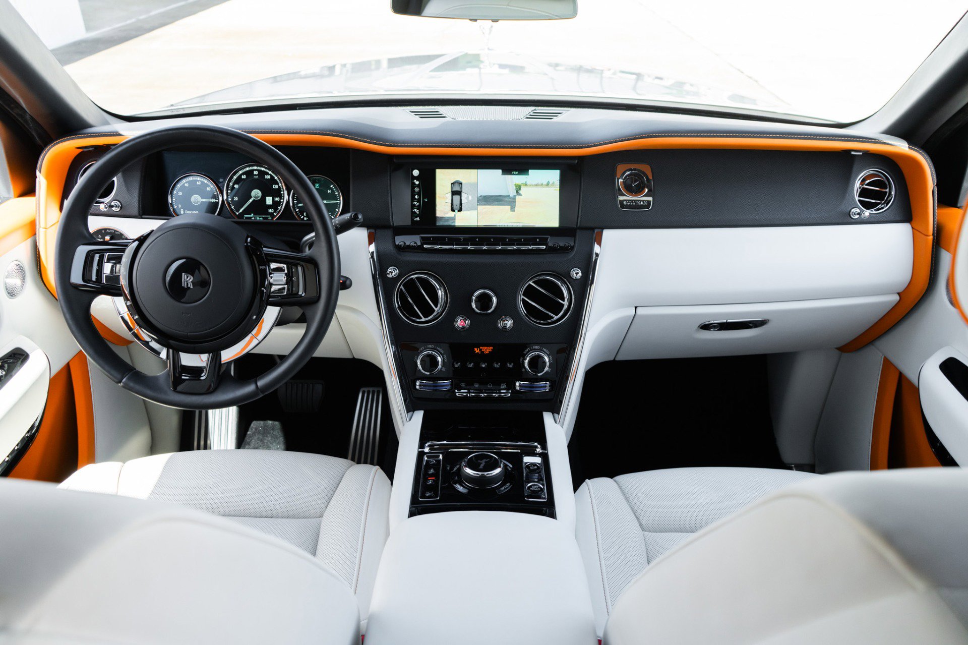 Used 2022 Rolls-Royce Cullinan w/ Cullinan Package image 15