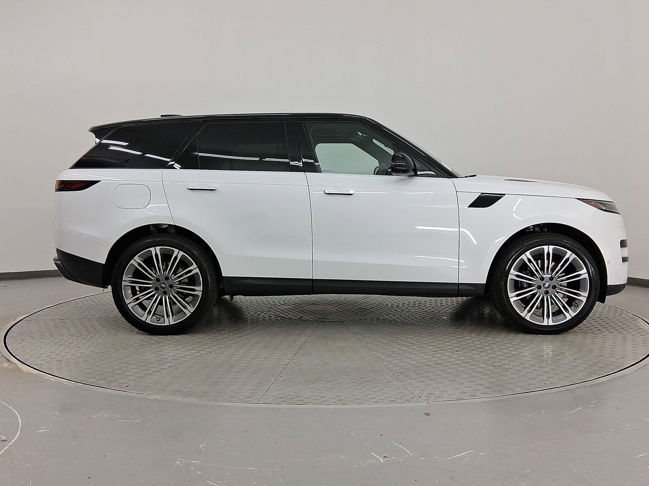 New 2025 Land Rover Range Rover Sport SE image 8