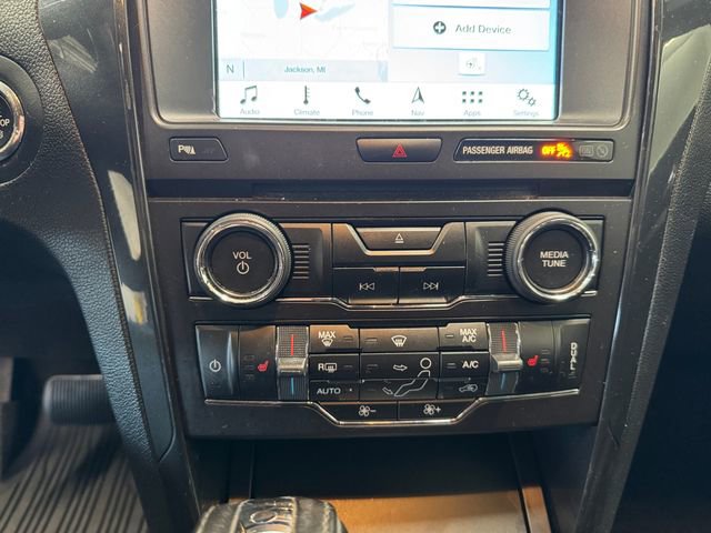 Used 2018 Ford Explorer XLT w/ Equipment Group 202A AWD/4WD image 3