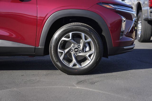 Used 2025 Chevrolet Trax LT w/ Driver Confidence Package image 4