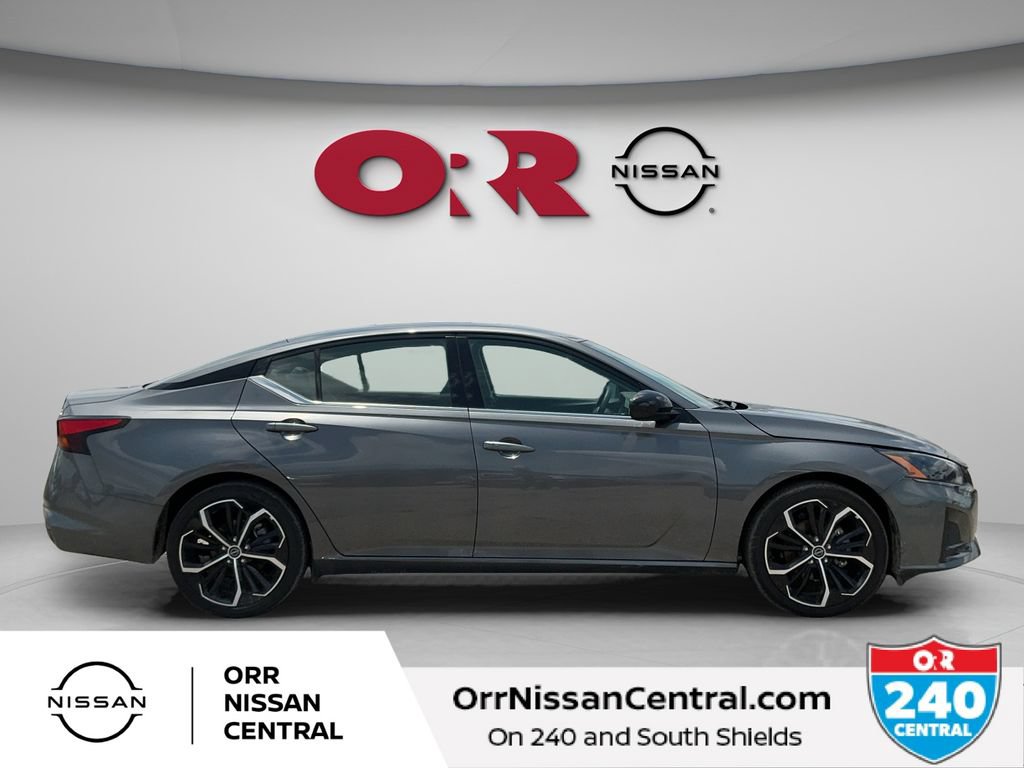 Used 2025 Nissan Altima 2.5 SR FWD image 4