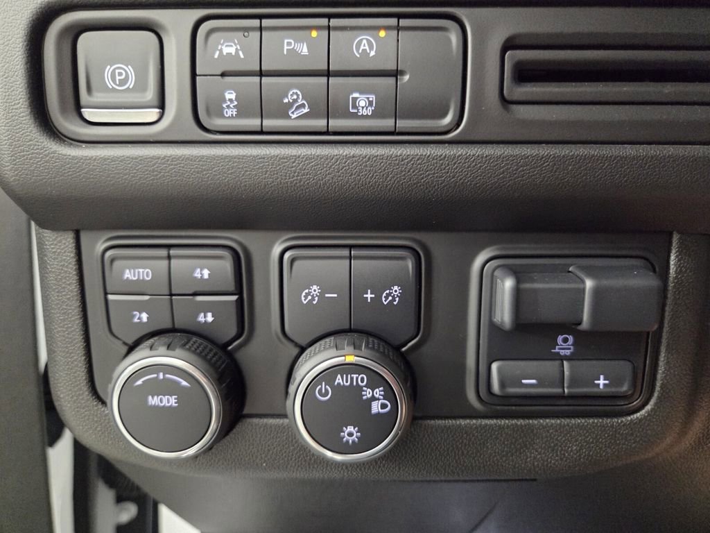 Used 2024 Chevrolet Suburban Z71 w/ Luxury Package AWD/4WD image 22