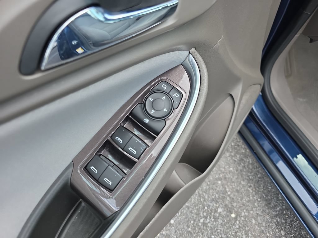 Used 2021 Chevrolet Malibu LT FWD image 11