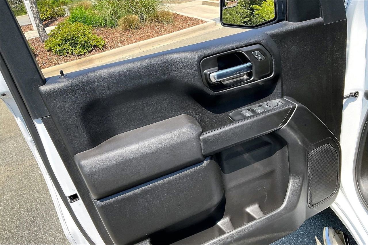 Used 2022 Chevrolet Silverado 1500 Custom AWD/4WD image 27